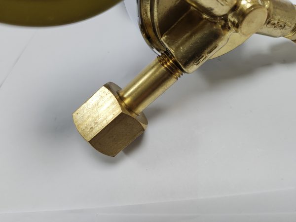 American Type Oxygen/ Acetylene Regulator Medium Duty with Zinc Alloy Cover - Image 3